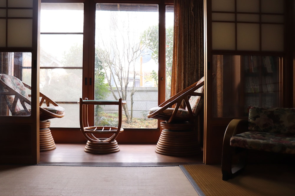 ファミリー和室 トイレ付 客室4 | ゲストハウス イロンゴ