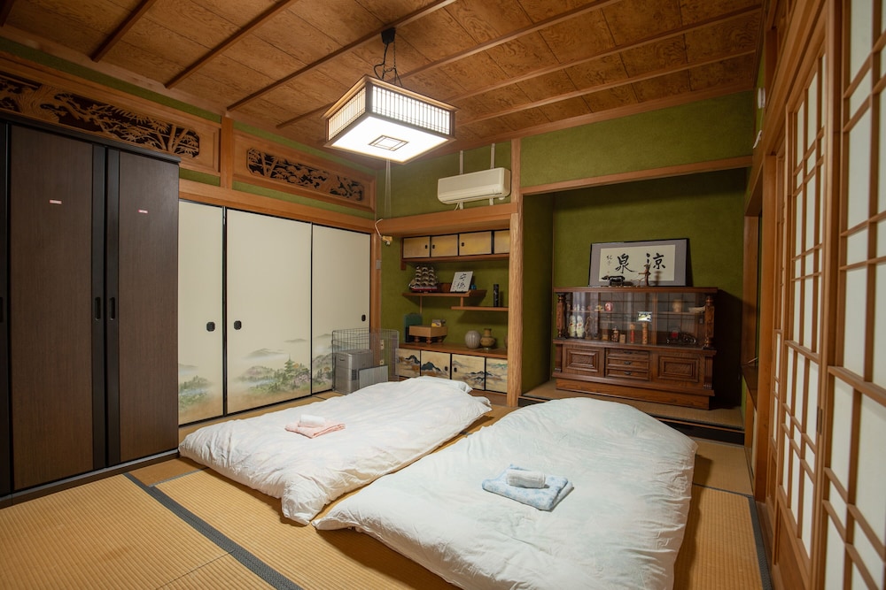 ファミリー和室 トイレ付 客室6 | ゲストハウス イロンゴ