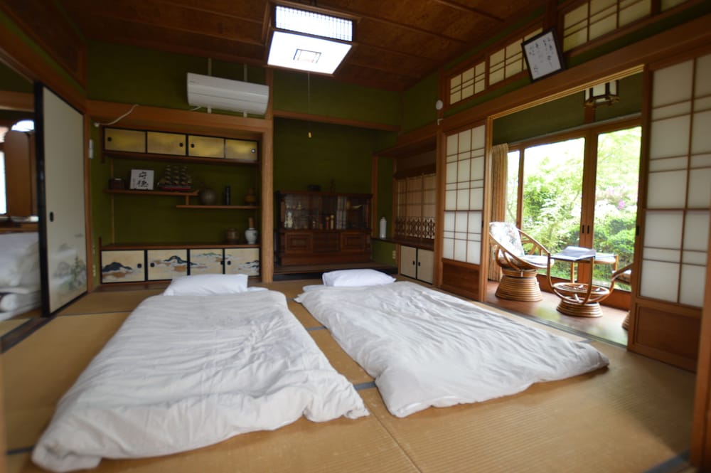 ファミリー和室 トイレ付 客室7 | ゲストハウス イロンゴ