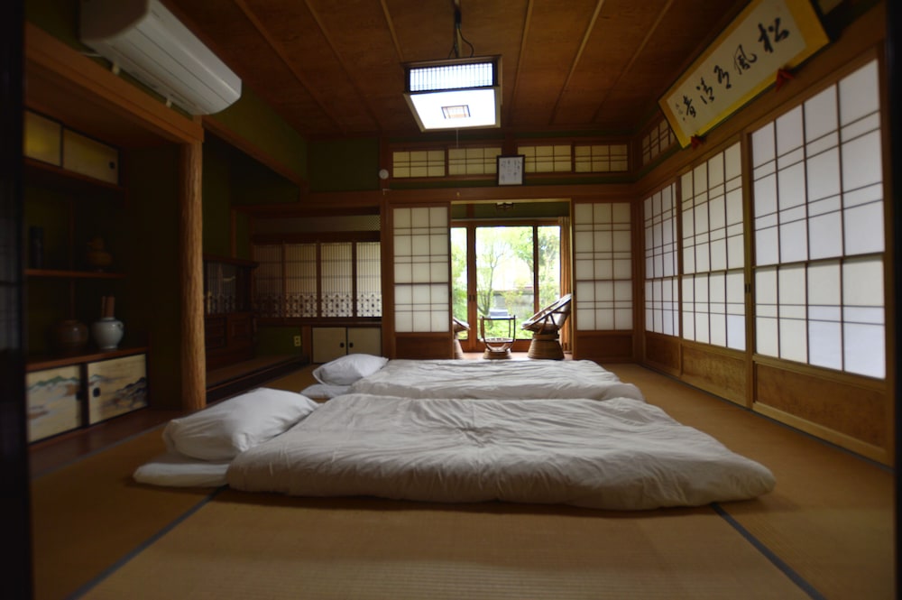 ファミリー和室 トイレ付 客室8 | ゲストハウス イロンゴ