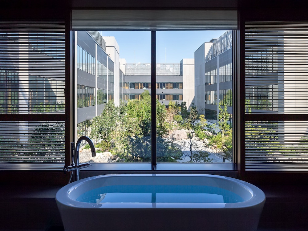 ジュニア スイート シングルベッド 2 台 バスルームのシンク0 | インターコンチネンタル 横浜 Pier 8 by IHG