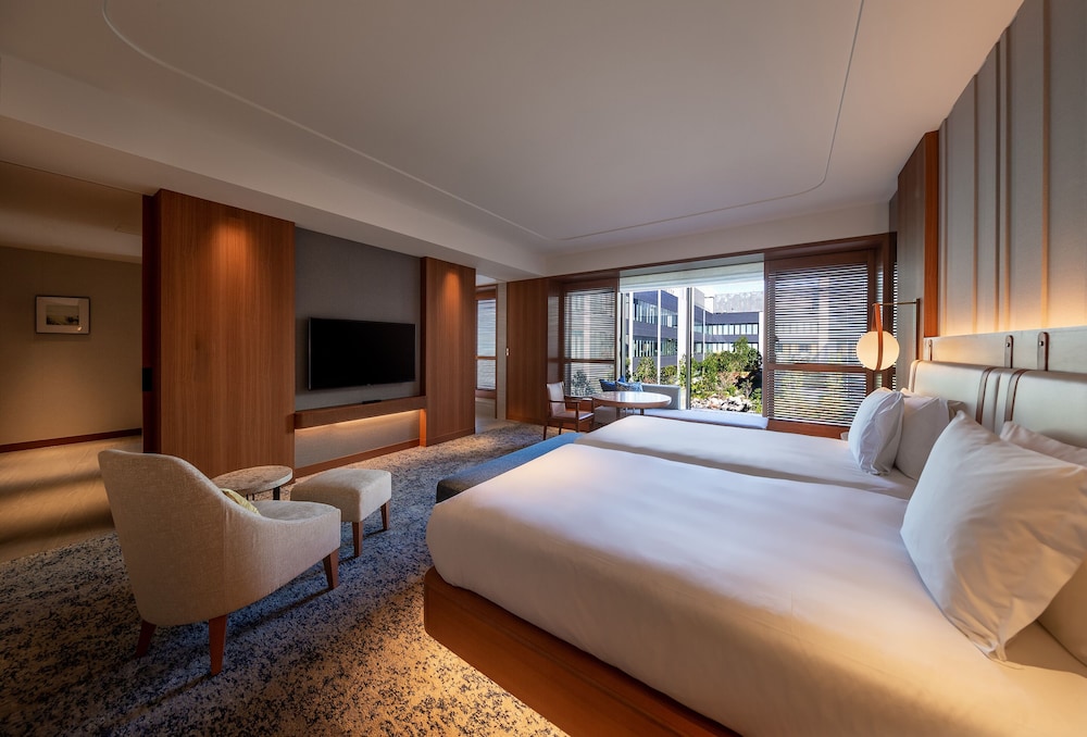 ジュニア スイート シングルベッド 2 台 客室1 | インターコンチネンタル 横浜 Pier 8 by IHG