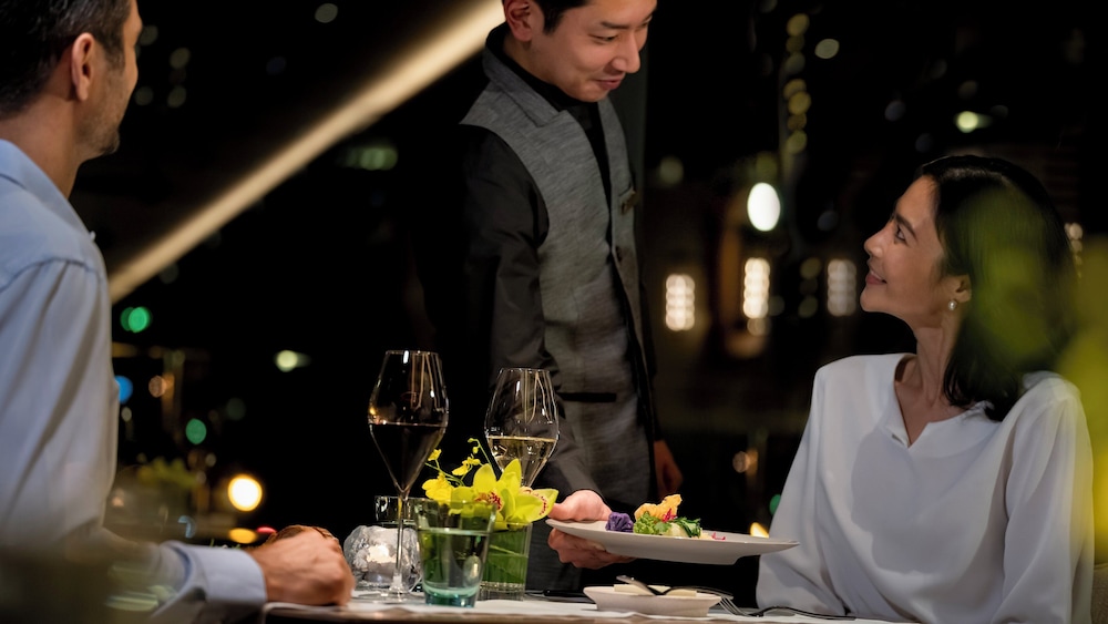 レストラン1 | インターコンチネンタル 横浜 Pier 8 by IHG | インターコンチネンタル 横浜 Pier 8 by IHG