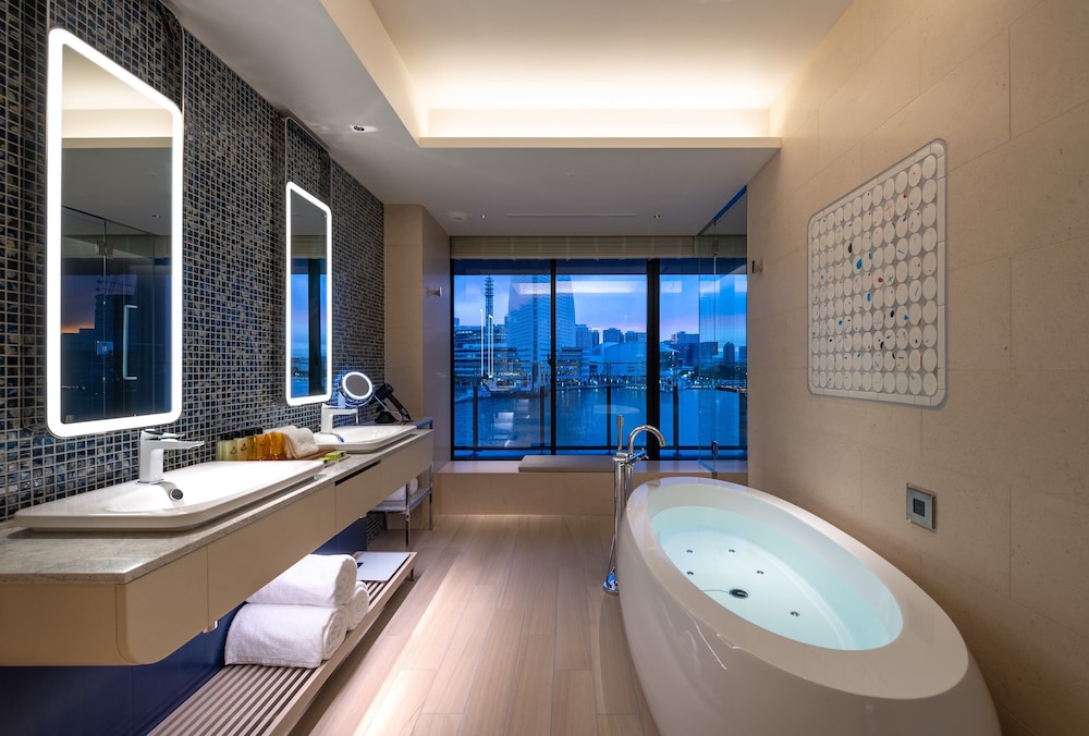 スイート 1 ベッドルーム クラブラウンジ利用可 バスルーム1 | インターコンチネンタル 横浜 Pier 8 by IHG