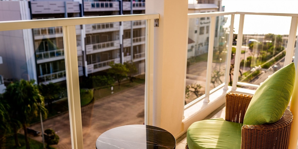 スーペリア ダブルルーム シティビュー バルコニーからの眺望3 | The Moana