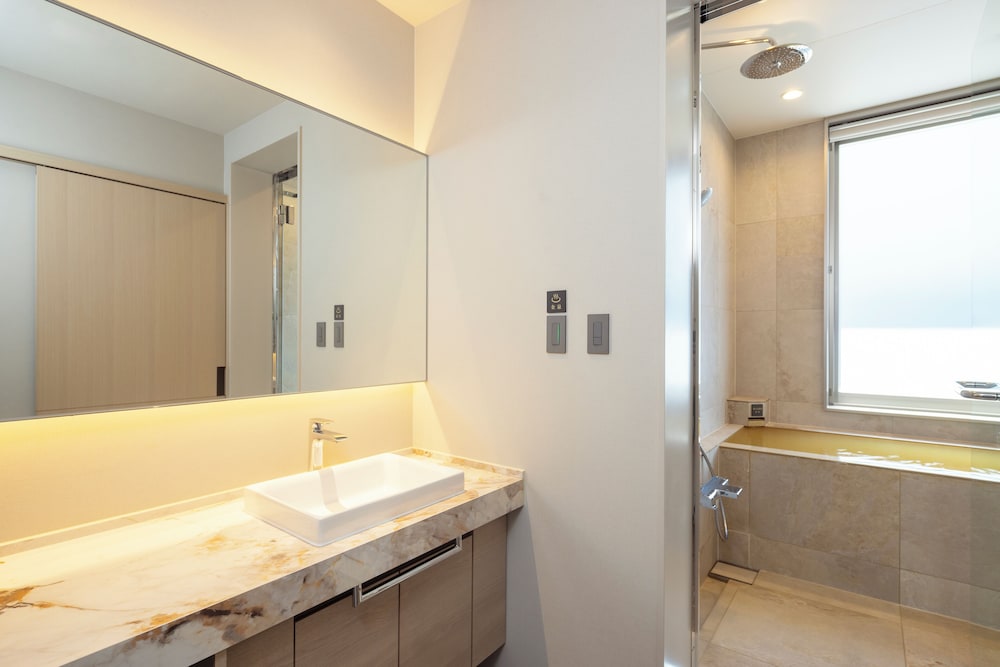 [金泉かけ流し] プレミアム和洋室 (5名定) 禁煙 客室2 | 亀の井ホテル 有馬