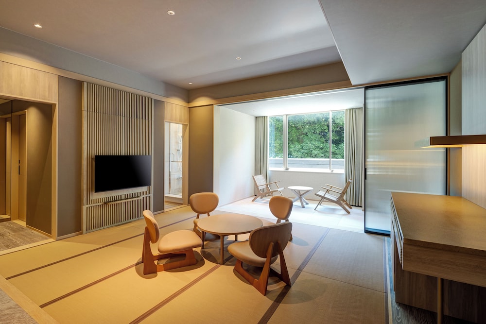 [金泉かけ流し] プレミアム和洋室 (5名定) 禁煙 客室1 | 亀の井ホテル 有馬