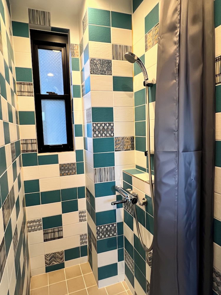 コンフォート ダブルルーム ダブルベッド 1 台 禁煙 専用バスルーム バスルーム0 | Hotel Hangout - ホステル