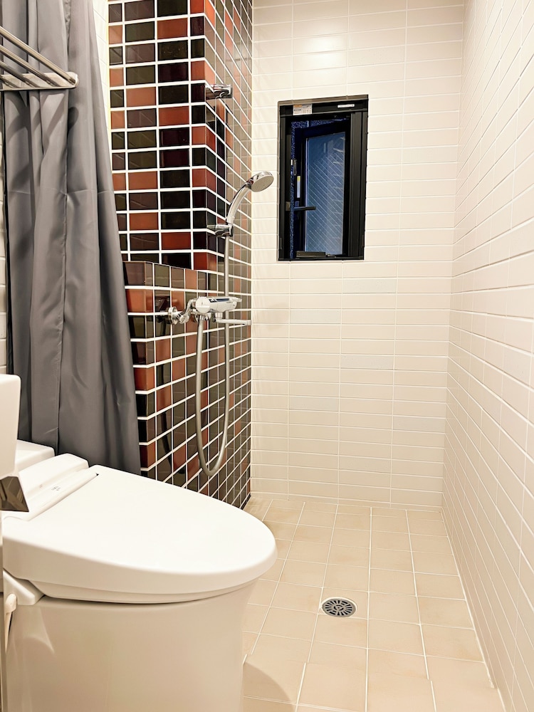 コンフォート ダブルルーム ダブルベッド 1 台 禁煙 専用バスルーム バスルーム2 | Hotel Hangout - ホステル