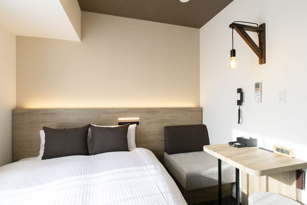 【禁煙】ダブルルーム/16㎡/160㎝幅ベッド1台/2名迄 客室1 | KOKO HOTEL 札幌すすきの