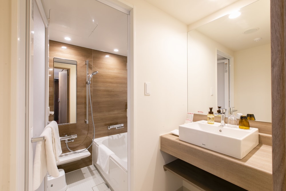 【禁煙】デラックスツインルーム/26㎡/120 ㎝ 幅ベッド2台+EXベッド/3名迄 バスルーム0 | KOKO HOTEL 札幌すすきの