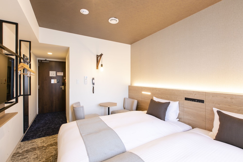 【禁煙】ハリウッドツインルーム/16㎡/110 ㎝ 幅ベッド2台/2名迄 客室1 | KOKO HOTEL 札幌すすきの