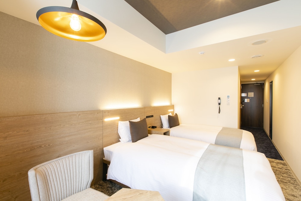 【禁煙】モデレートツインルーム/26㎡/110 ㎝ 幅ベッド2台+EXベッド/3名迄 客室1 | KOKO HOTEL 札幌すすきの