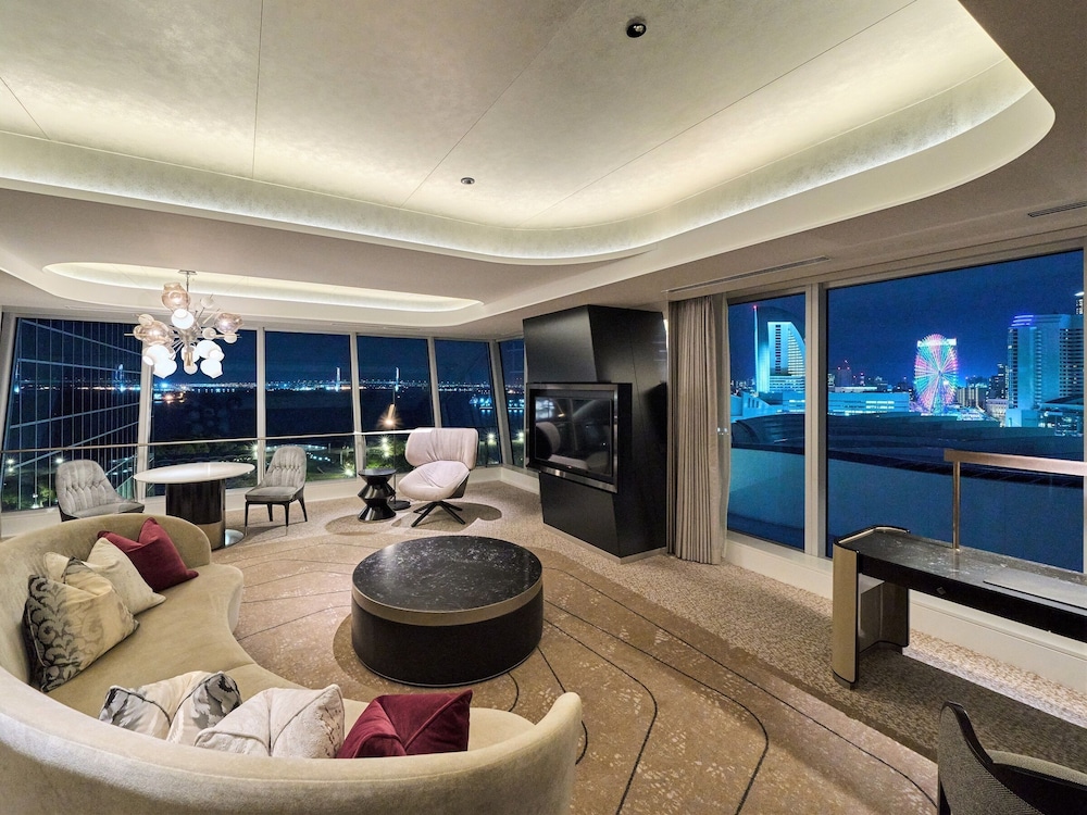 ザ · カハラ スイート ツイン 禁煙 リビング エリア2 | ザ・カハラ・ホテル & リゾート 横浜