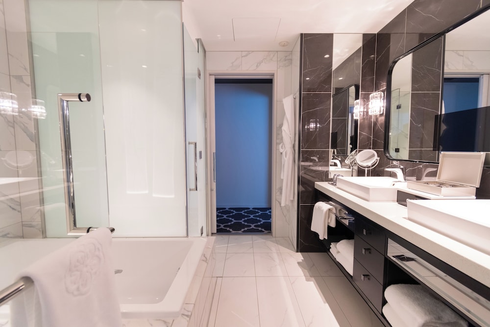 ザ · カハラ グランド ツイン 禁煙 バスルーム1 | ザ・カハラ・ホテル & リゾート 横浜