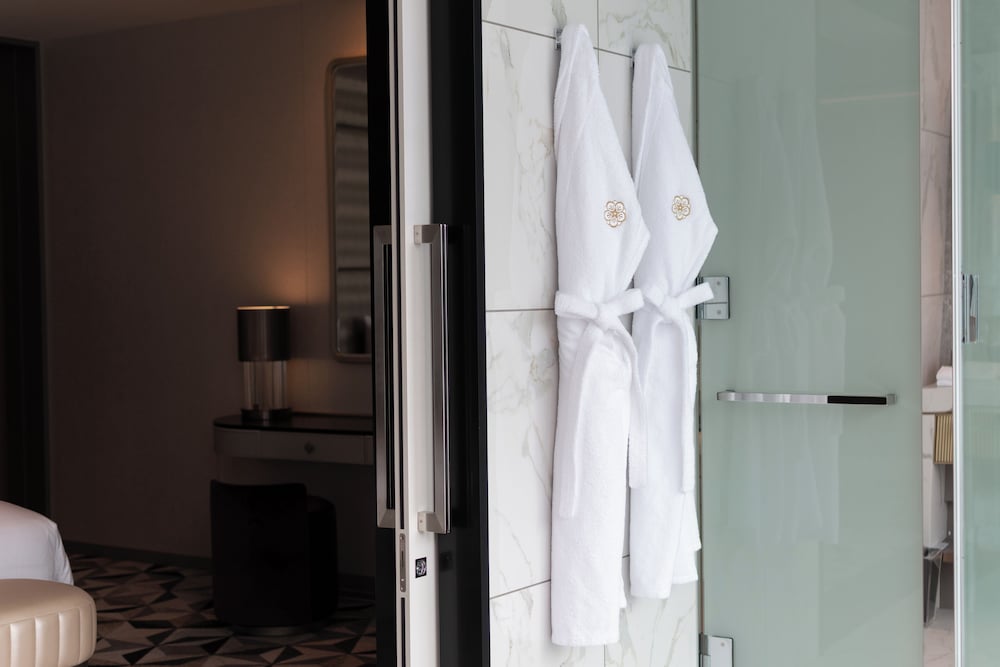 エグゼクティブ スイート ツイン 禁煙 バスルーム3 | ザ・カハラ・ホテル & リゾート 横浜