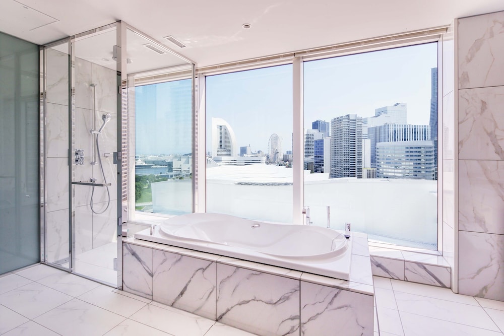 エグゼクティブ スイート ツイン 禁煙 バスルーム2 | ザ・カハラ・ホテル & リゾート 横浜