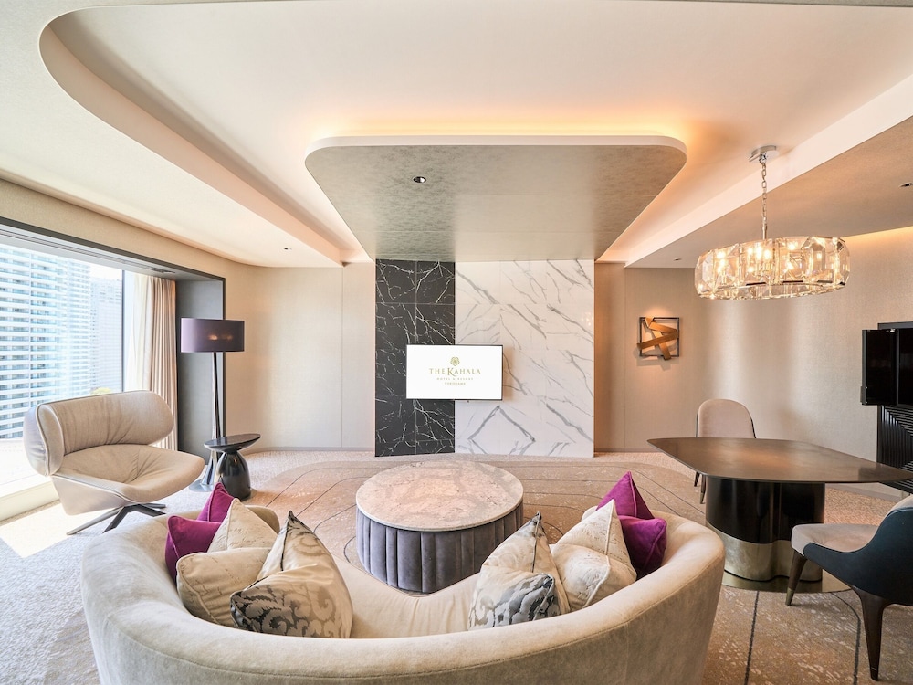 エグゼクティブ スイート ツイン 禁煙 リビング エリア3 | ザ・カハラ・ホテル & リゾート 横浜