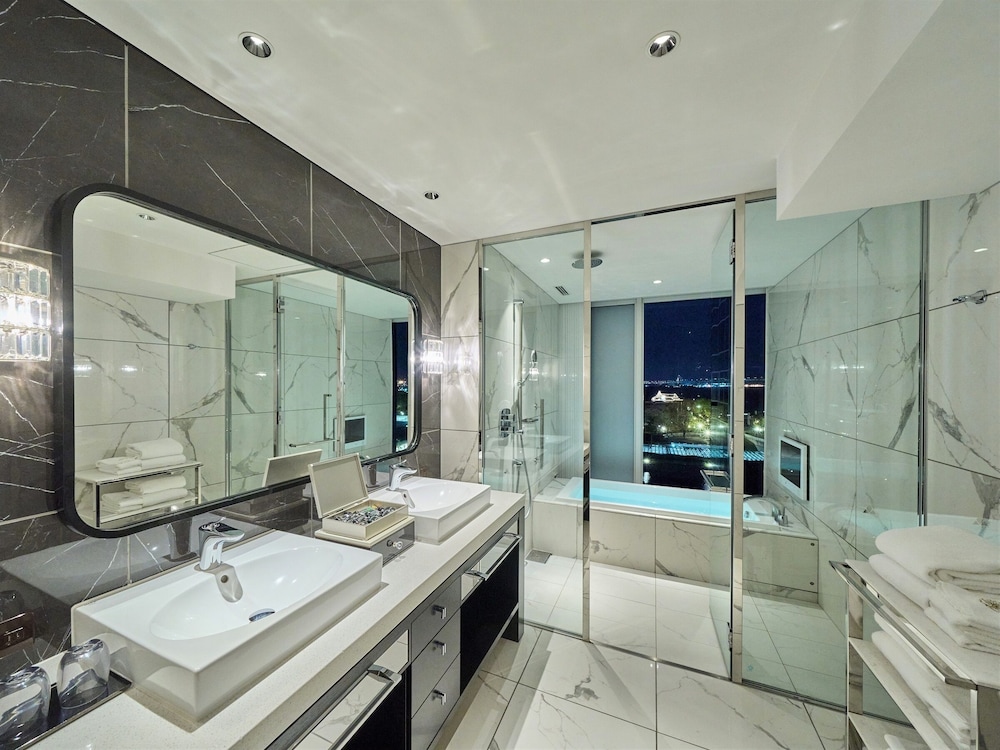 ザ · カハラ プレステージ コーナー キング 禁煙 バスルーム0 | ザ・カハラ・ホテル & リゾート 横浜