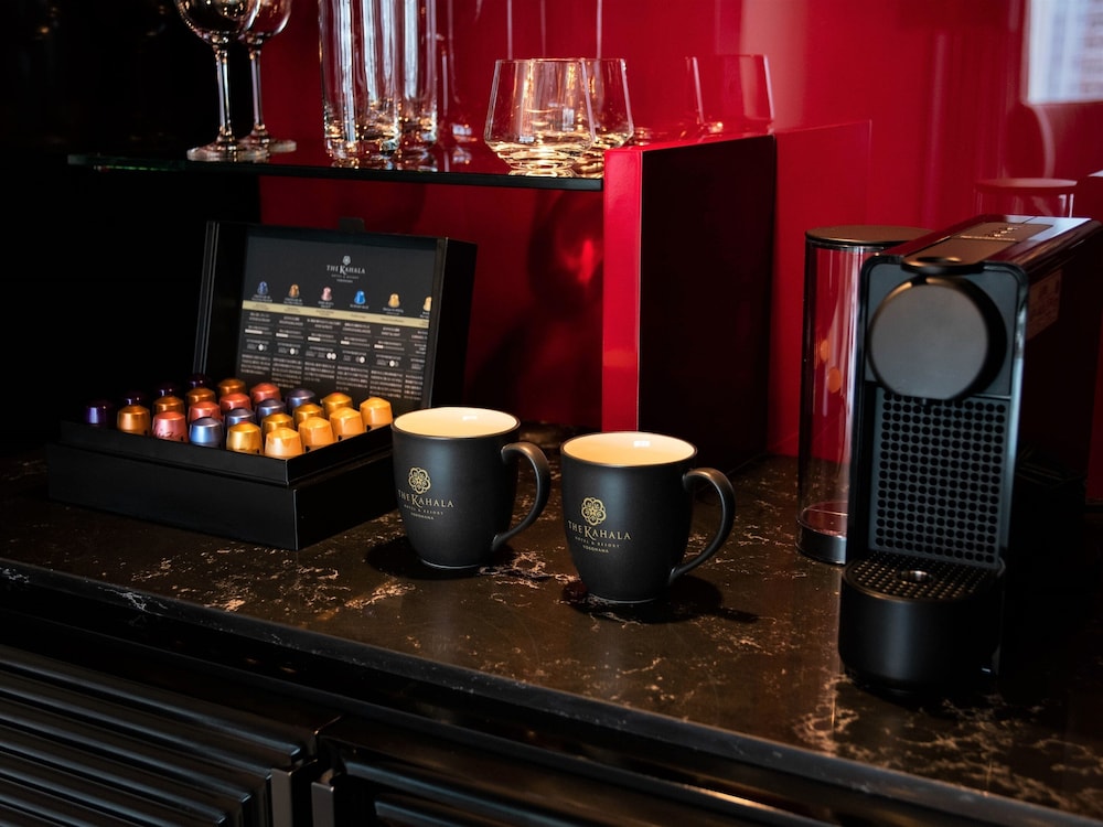 プレミア スイート キング 禁煙 客室の設備とサービス1 | ザ・カハラ・ホテル & リゾート 横浜