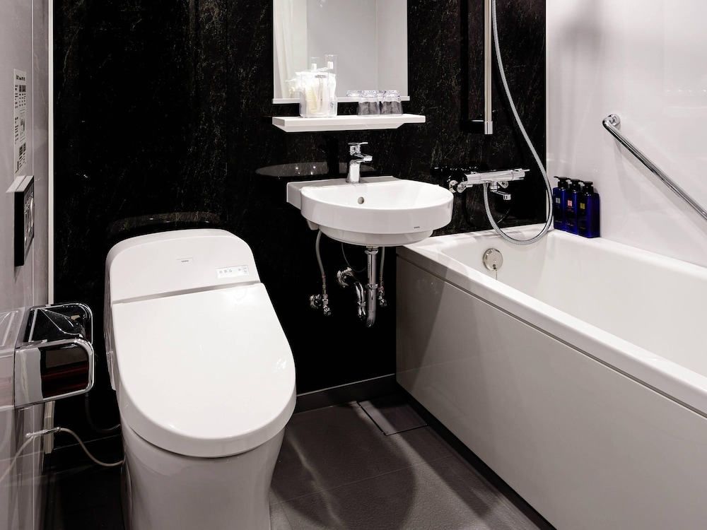 デラックス ルーム ダブルベッド 1 台 禁煙 バスルーム0 | HOTEL GEOMETIQ Osaka Umeda, an Ascend Collection Hotel
