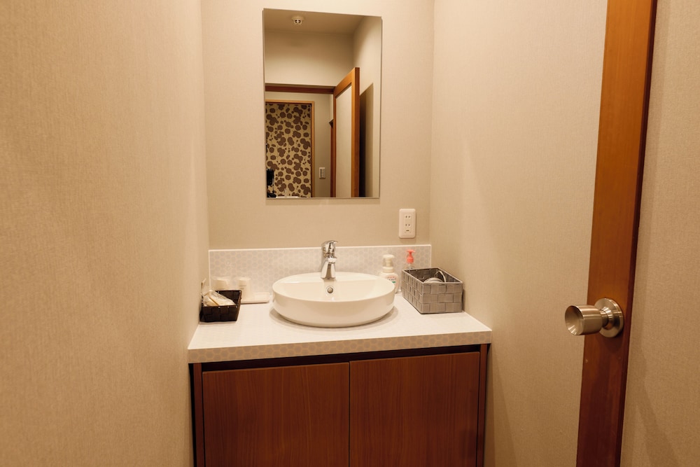 和風ツインルーム 禁煙 別館 バスルーム1 | 城崎温泉 お宿 白山 花まんだら