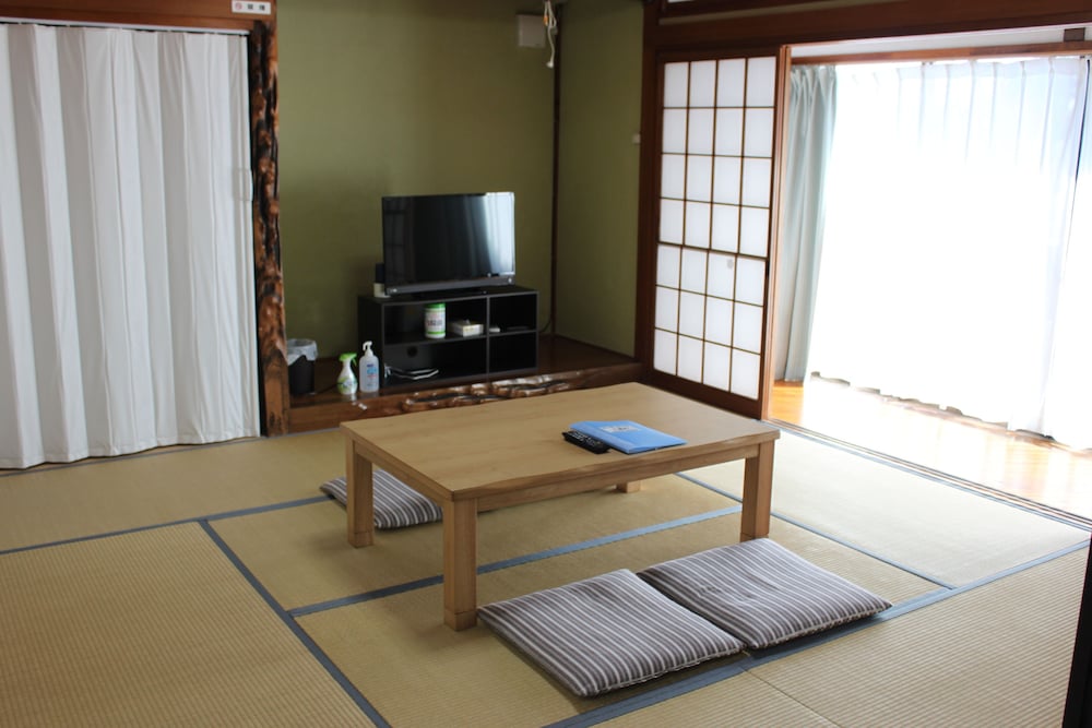 和室 4人部屋 素泊まり 禁煙 客室1 | 農家民宿 ローゼンキャット