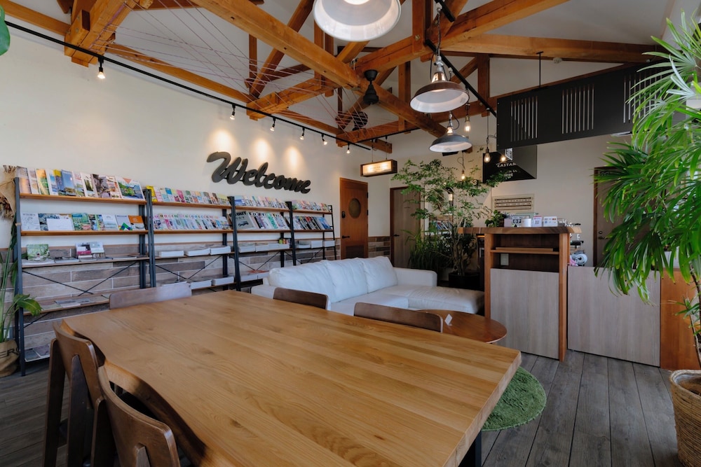 AWAJI ファミリースイート リビング エリア0 | cafe & stay CASTANA