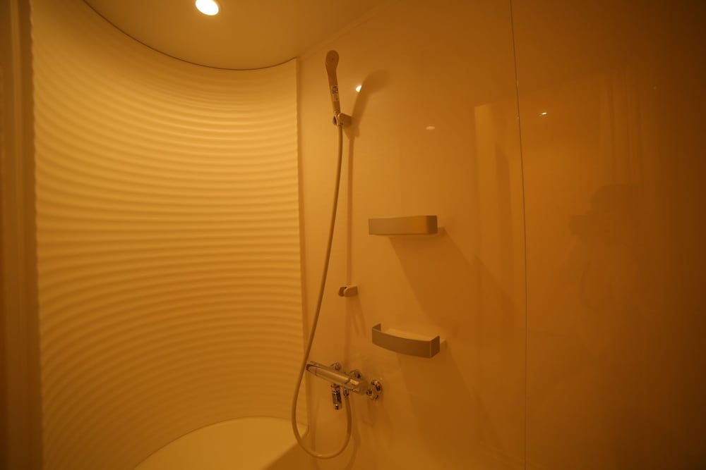 AWAJI ファミリースイート バスルームのシャワー0 | cafe & stay CASTANA