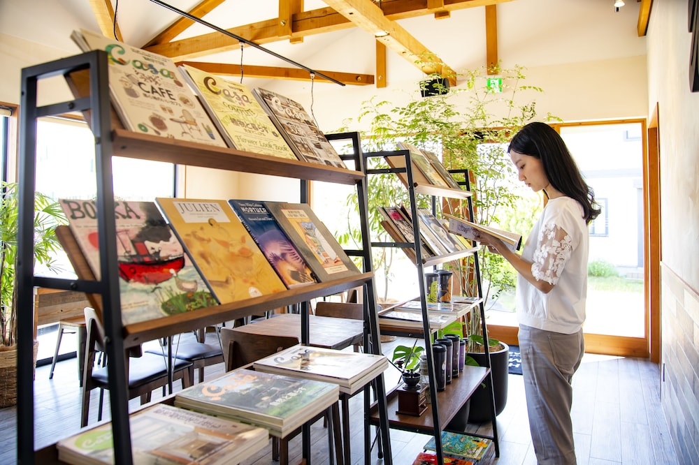 ロビー応接スペース1 | cafe & stay CASTANA ロビー応接スペース1 | cafe & stay CASTANA