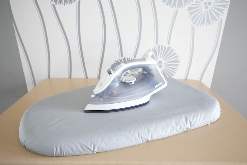 スタンダード ダブルルーム アイロン / アイロン台0 | 住吉アパートメント