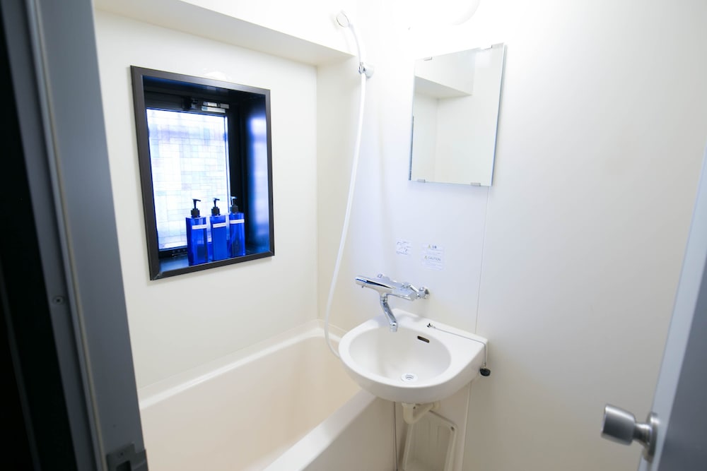 スタンダード ダブルルーム バスルーム1 | 住吉アパートメント