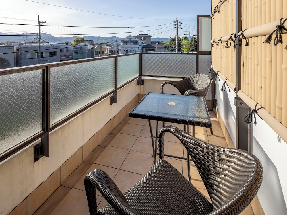 デラックスツインルーム A 露天風呂付 テラス / パティオ0 | リヴェルト京都鴨川