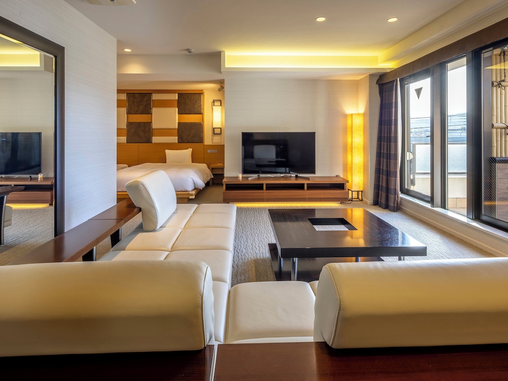 デラックスツインルーム A 露天風呂付 リビング エリア0 | リヴェルト京都鴨川