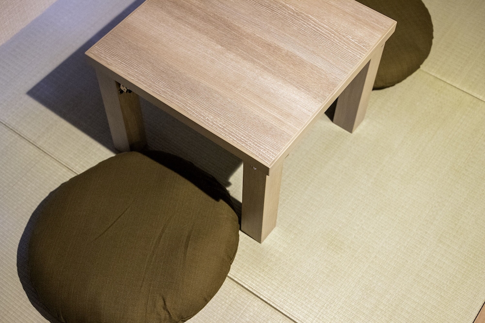 トリプルルーム 客室内のダイニングエリア0 | ホテル ランタナ 那覇松山