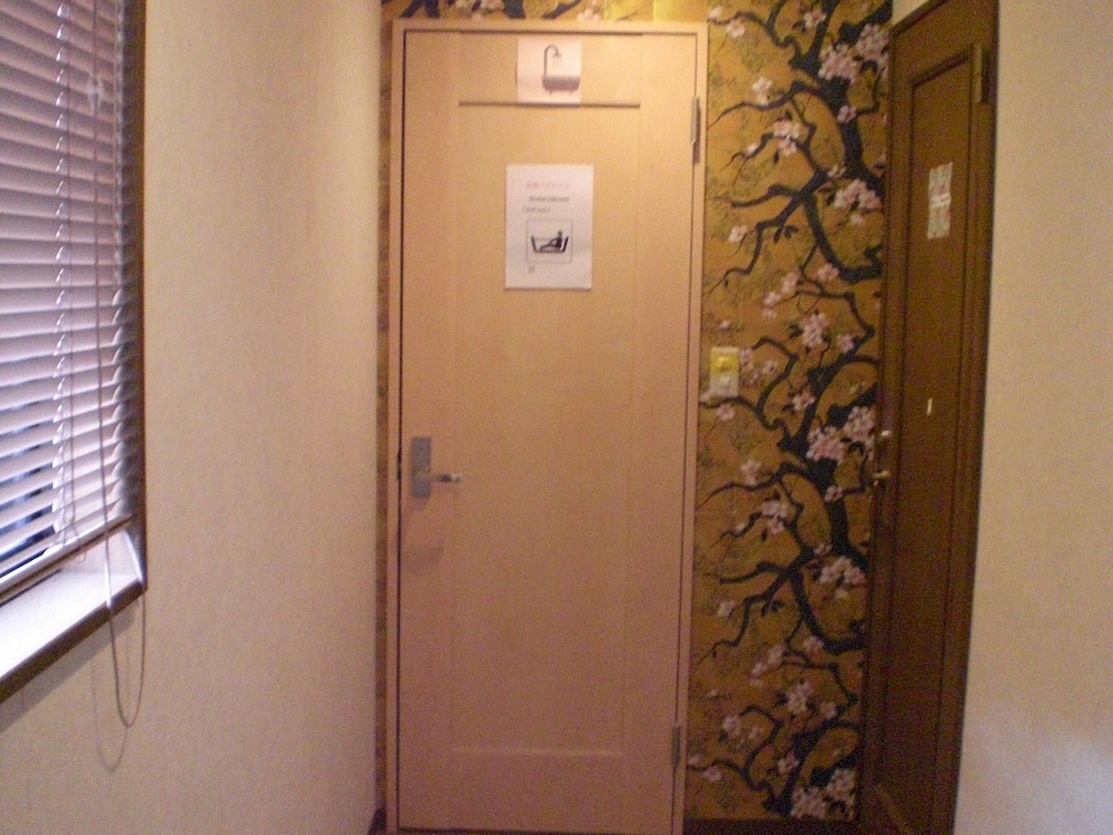 エコノミー トリプルルーム 禁煙 共用バスルーム1 | みなとオアシス沼津