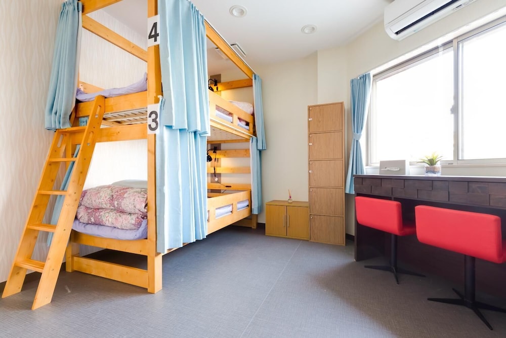 4 人部屋 共用バスルーム 客室3 | ABC GUESTHOUSE 1F