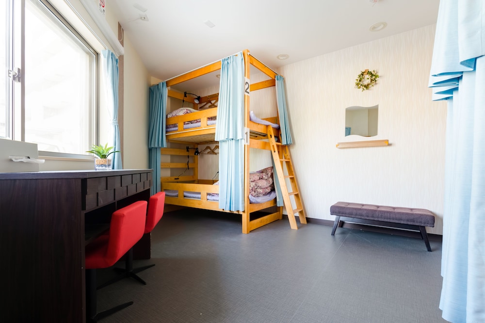 4 人部屋 共用バスルーム 客室の設備とサービス0 | ABC GUESTHOUSE 1F