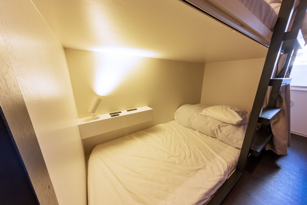 ツインルーム 共用バスルーム 客室2 | アンドホステル 南千住