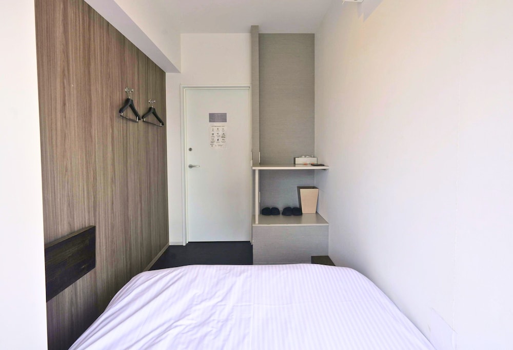 スタンダード ダブルルーム 共用バスルーム 客室2 | アンドホステル 南千住