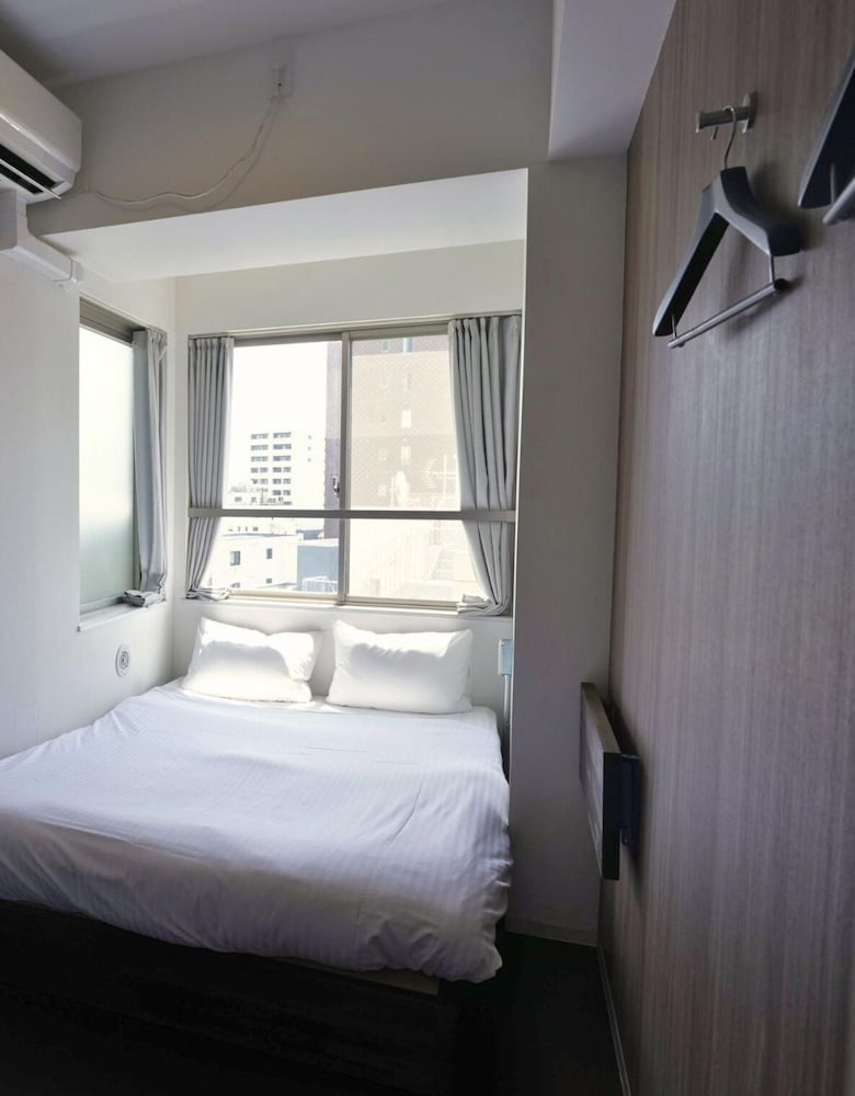 スタンダード ダブルルーム 共用バスルーム | アンドホステル 南千住