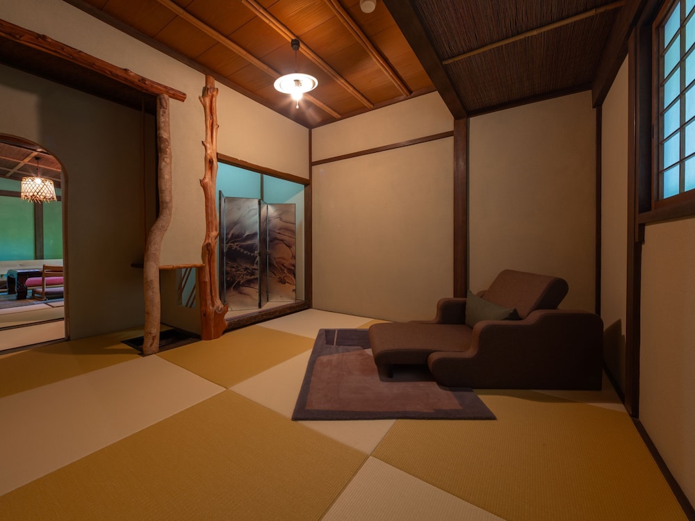 臥龍 離れ 禁煙 客室8 | 倭乃里