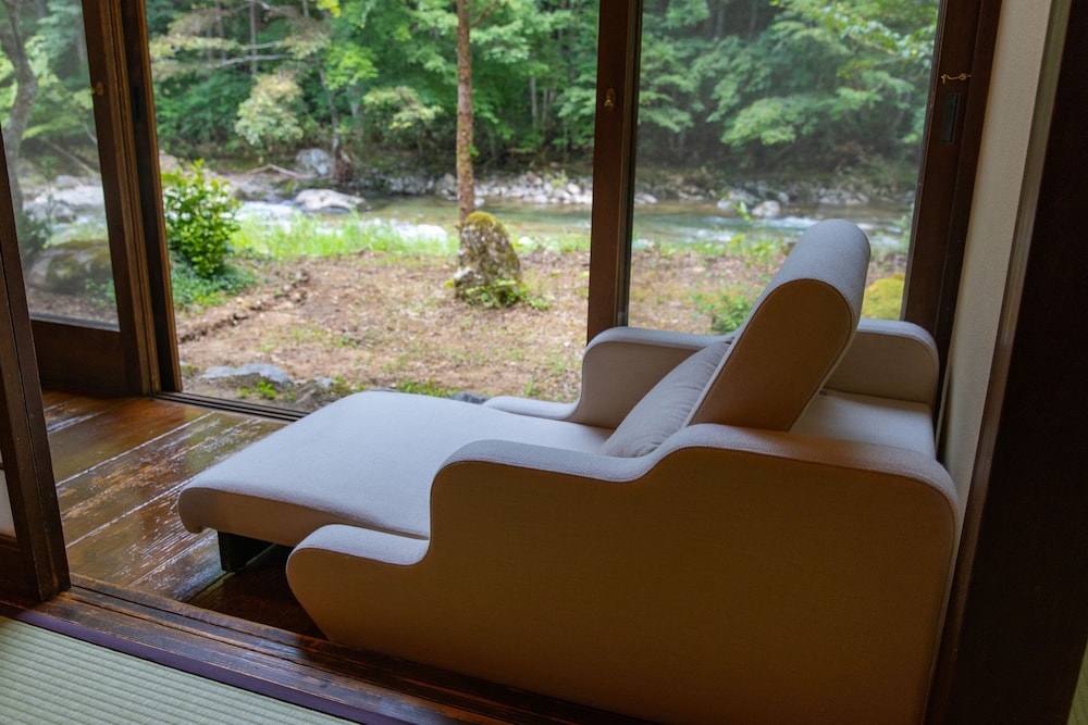 臥龍 離れ 禁煙 客室2 | 倭乃里