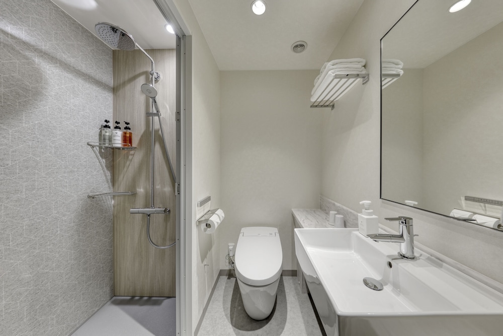 スーペリアツイン (シャワーブース) 禁煙 バスルーム1 | ホテル ヴィラフォンテーヌ東京田町