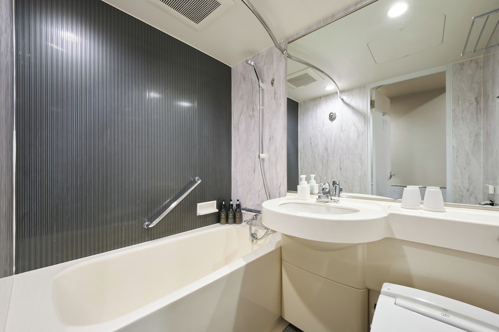 ダブルルーム ダブルベッド 1 台 禁煙 バスルーム1 | ホテル ヴィラフォンテーヌ東京神保町