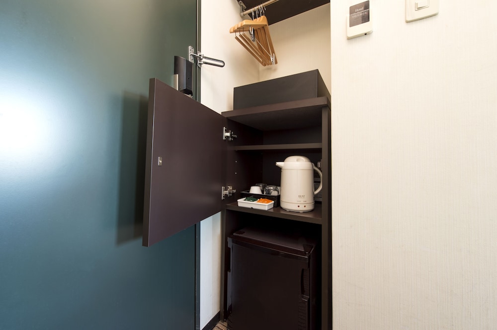 ツインルーム シングルベッド 2 台 禁煙 客室の設備とサービス1 | ホテル ヴィラフォンテーヌ東京上野御徒町