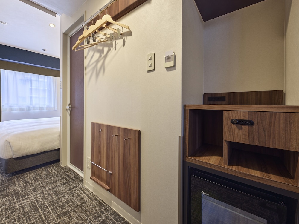 ツインルーム シングルベッド 2 台 禁煙 客室4 | ホテル ヴィラフォンテーヌ東京上野御徒町