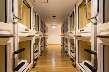 新宿区役所前カプセルホテル