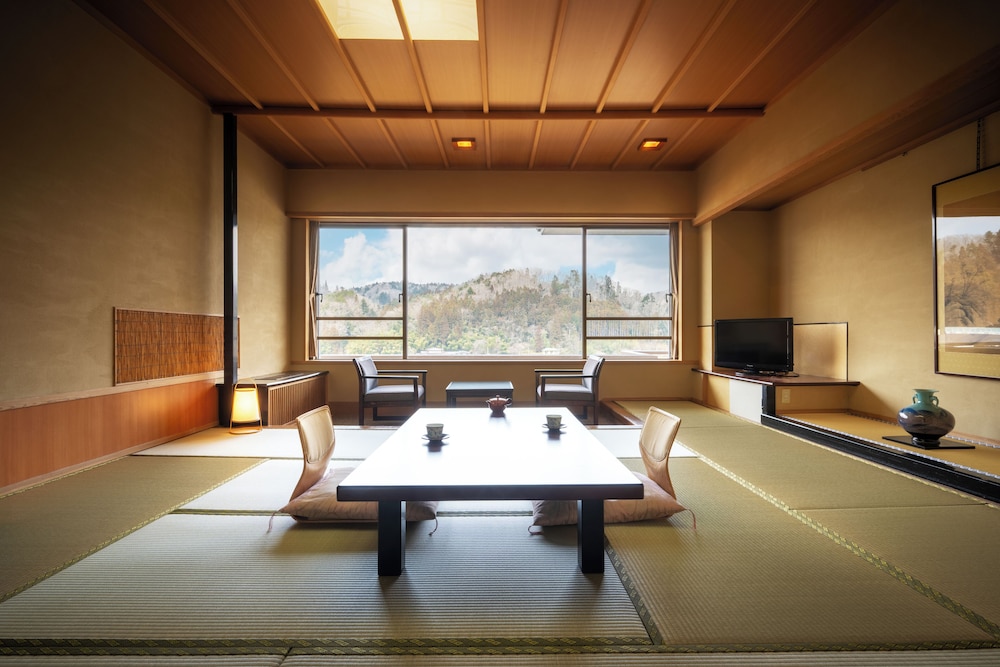 花月館 和室 喫煙可 | 秋保温泉 伝承千年の宿 佐勘