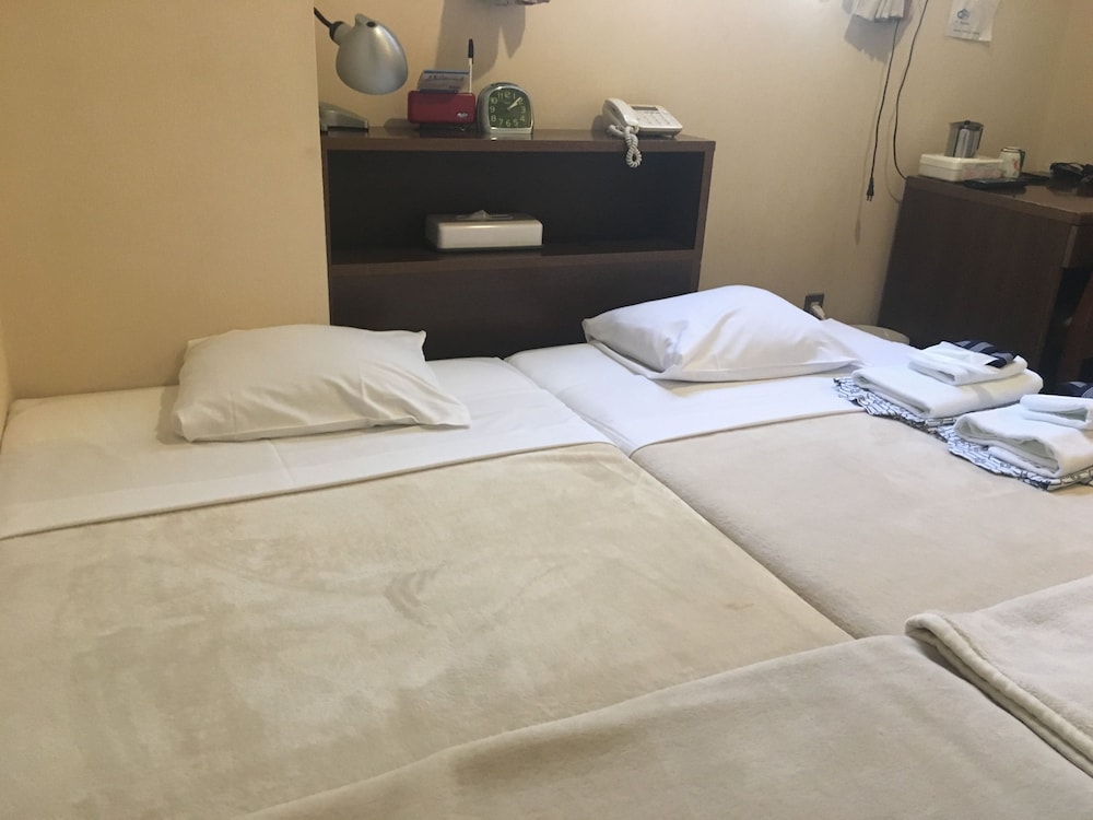 ツインルーム シングルベッド 2 台 客室3 | ホテル柳橋